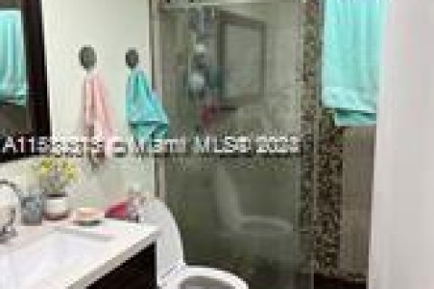 Condominio en venta en Pembroke Pines, Florida, 1 dormitorio, 97.08 m2 № 1175655 - foto 4