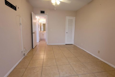 Condo in West Palm Beach, Florida, 2 bedrooms  № 947938 - photo 22