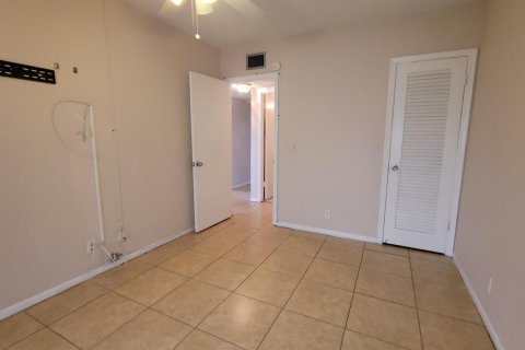 Condo in West Palm Beach, Florida, 2 bedrooms  № 947938 - photo 23