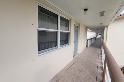 Condo in West Palm Beach, Florida, 2 bedrooms  № 947938 - photo 18