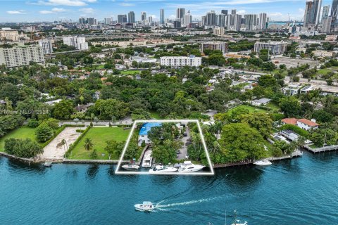 Propiedad comercial en venta en Miami, Florida № 1412153 - foto 2