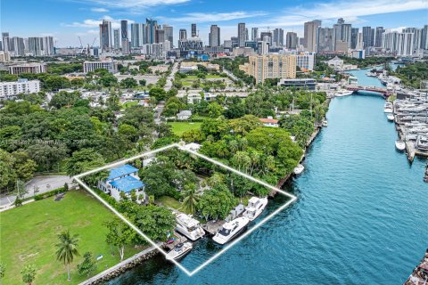 Propiedad comercial en venta en Miami, Florida № 1412153 - foto 7