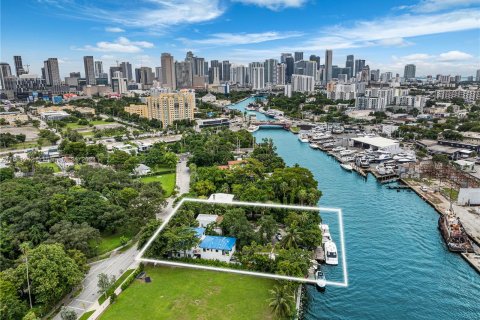 Propiedad comercial en venta en Miami, Florida № 1412153 - foto 6