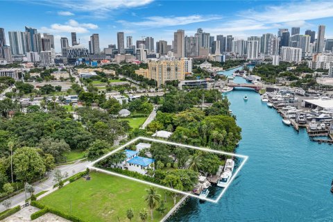 Propiedad comercial en venta en Miami, Florida № 1412153 - foto 1