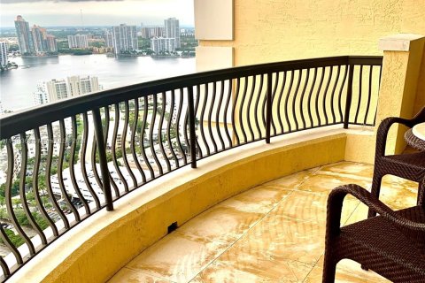 Condo in Sunny Isles Beach, Florida, 3 bedrooms  № 1119309 - photo 27