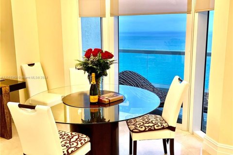 Condominio en venta en Sunny Isles Beach, Florida, 3 dormitorios, 205.69 m2 № 1119309 - foto 9