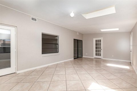 Casa en venta en Orlando, Florida, 4 dormitorios, 190.26 m2 № 1131885 - foto 12