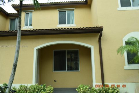 Townhouse in Homestead, Florida 2 bedrooms, 122.07 sq.m. № 1384338 - photo 1