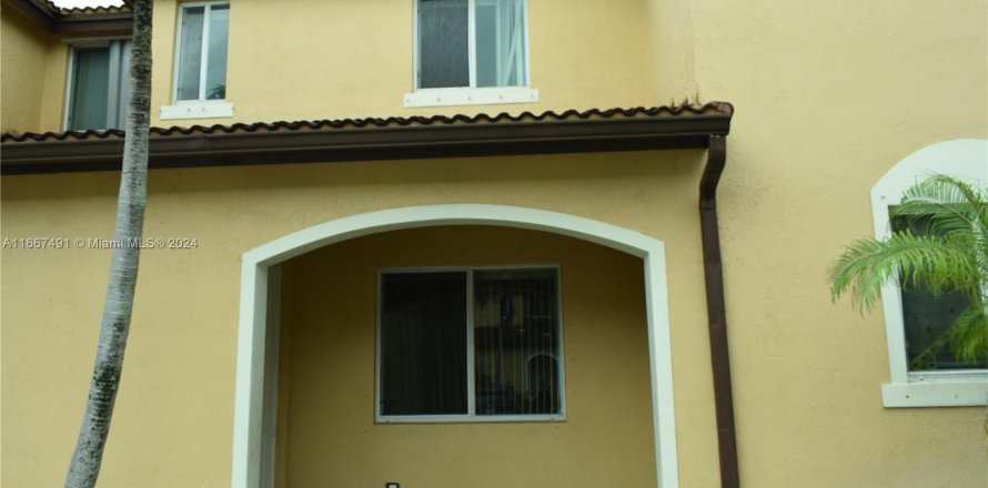 Townhouse in Homestead, Florida 2 bedrooms, 122.07 sq.m. № 1384338