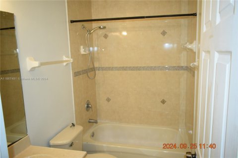 Townhouse in Homestead, Florida 2 bedrooms, 122.07 sq.m. № 1384338 - photo 13