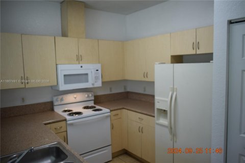 Townhouse in Homestead, Florida 2 bedrooms, 122.07 sq.m. № 1384338 - photo 23