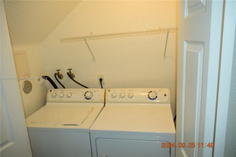 Townhouse in Homestead, Florida 2 bedrooms, 122.07 sq.m. № 1384338 - photo 22