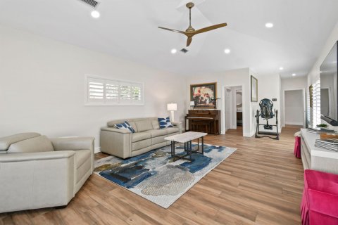 Casa en venta en Palm City, Florida, 4 dormitorios, 439.61 m2 № 823335 - foto 1