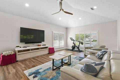 Casa en venta en Palm City, Florida, 4 dormitorios, 439.61 m2 № 823335 - foto 4
