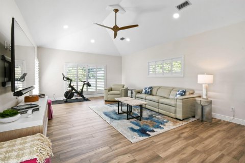 Casa en venta en Palm City, Florida, 4 dormitorios, 439.61 m2 № 823335 - foto 5