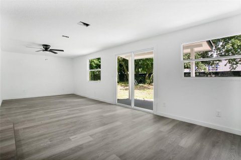 Villa ou maison à vendre à Sanford, Floride: 4 chambres, 200.58 m2 № 1351383 - photo 12