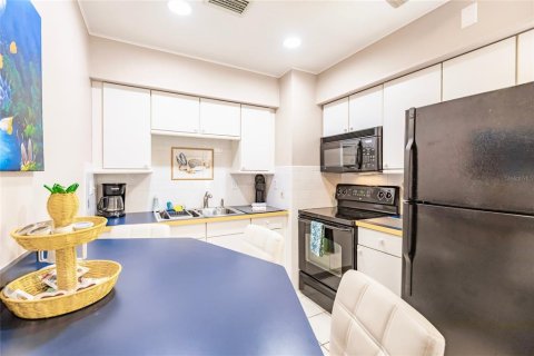 Condo in Sarasota, Florida, 1 bedroom  № 1351386 - photo 18