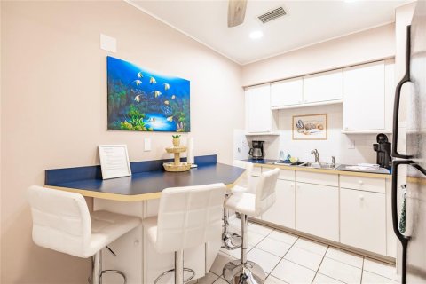 Condo in Sarasota, Florida, 1 bedroom  № 1351386 - photo 19