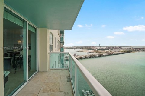 Condo in Miami Beach, Florida, 2 bedrooms  № 1159007 - photo 11