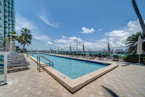 Condo in Miami Beach, Florida, 2 bedrooms  № 1159007 - photo 28