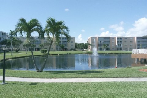 Condominio en venta en Dania Beach, Florida, 2 dormitorios, 106.28 m2 № 1158967 - foto 1