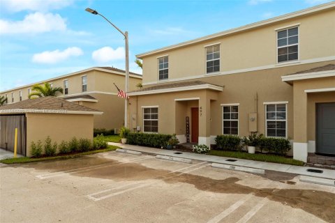 Adosado en venta en Florida City, Florida, 4 dormitorios, 157.93 m2 № 1173828 - foto 2