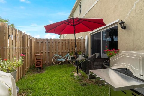 Townhouse in Florida City, Florida 4 bedrooms, 157.93 sq.m. № 1173828 - photo 7