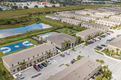 Adosado en venta en Florida City, Florida, 4 dormitorios, 157.93 m2 № 1173828 - foto 8