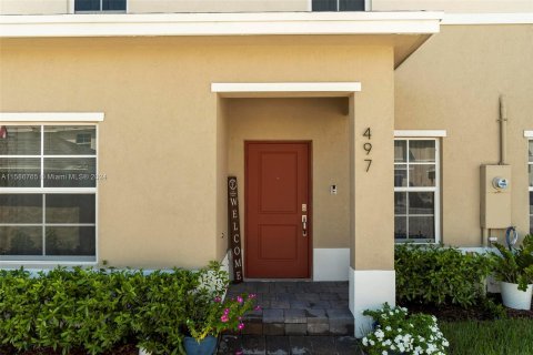 Townhouse in Florida City, Florida 4 bedrooms, 157.93 sq.m. № 1173828 - photo 3