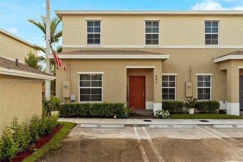 Adosado en venta en Florida City, Florida, 4 dormitorios, 157.93 m2 № 1173828 - foto 1