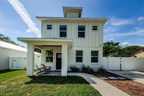 Casa en venta en Saint Petersburg, Florida, 3 dormitorios, 170.94 m2 № 1342275 - foto 1