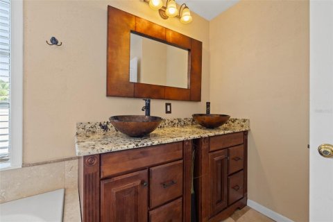 Casa en venta en Seminole, Florida, 5 dormitorios, 265.42 m2 № 1303362 - foto 21