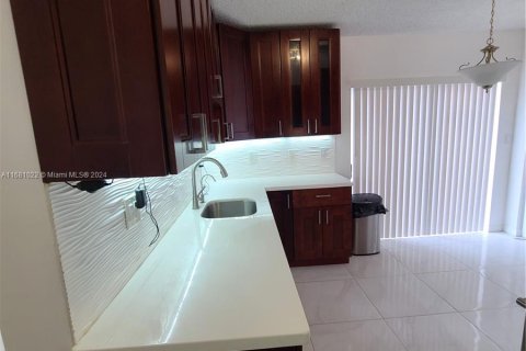 Casa en venta en Miami, Florida, 3 dormitorios, 146.6 m2 № 1412417 - foto 5