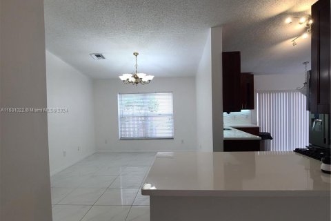 Casa en venta en Miami, Florida, 3 dormitorios, 146.6 m2 № 1412417 - foto 9