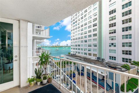 Condo in Miami Beach, Florida, 1 bedroom  № 1293094 - photo 25