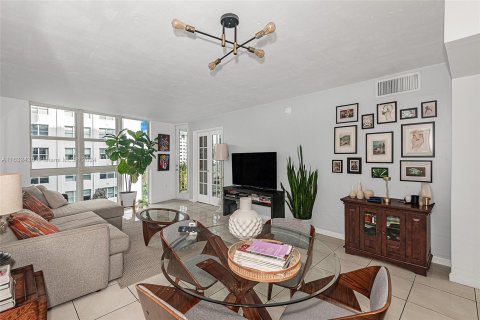 Copropriété à vendre à Miami Beach, Floride: 1 chambre, 69.68 m2 № 1293094 - photo 9