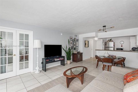 Copropriété à vendre à Miami Beach, Floride: 1 chambre, 69.68 m2 № 1293094 - photo 13