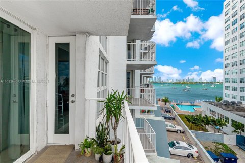 Condo in Miami Beach, Florida, 1 bedroom  № 1293094 - photo 26