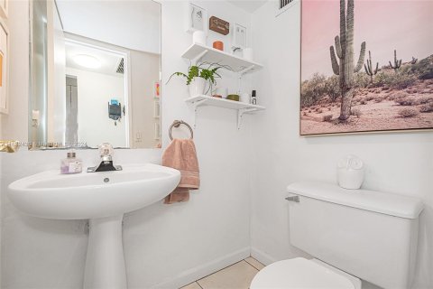 Condo in Miami Beach, Florida, 1 bedroom  № 1293094 - photo 23