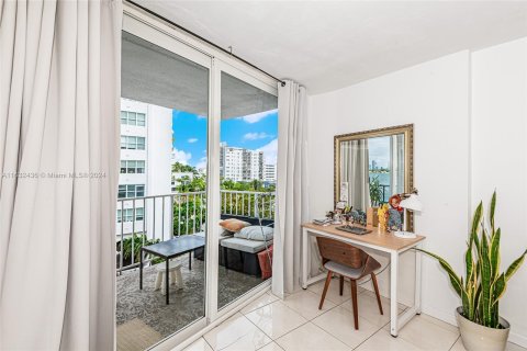 Condominio en venta en Miami Beach, Florida, 1 dormitorio, 69.68 m2 № 1293094 - foto 6