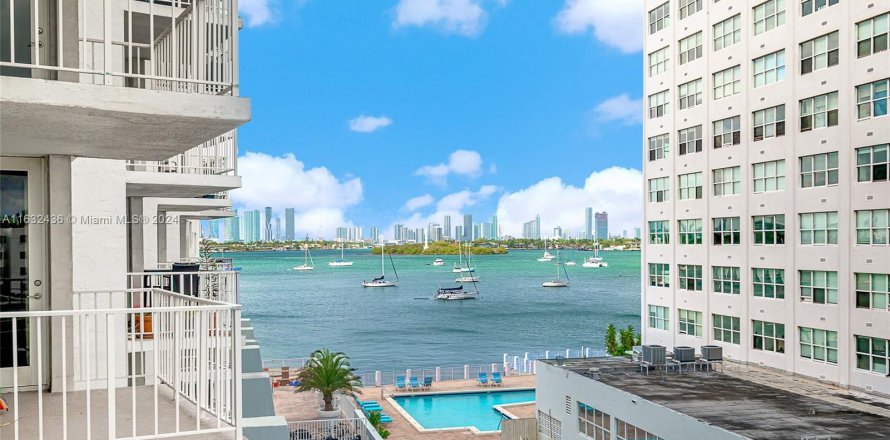 Condominio en Miami Beach, Florida, 1 dormitorio  № 1293094