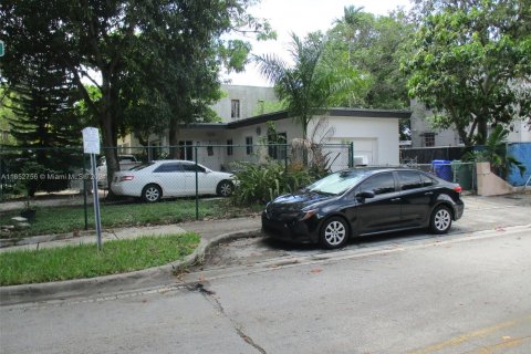 Propiedad comercial en venta en Miami, Florida, 315.87 m2 № 1346002 - foto 3