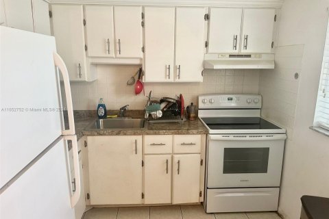 Condo in Deerfield Beach, Florida, 1 bedroom  № 1346004 - photo 4