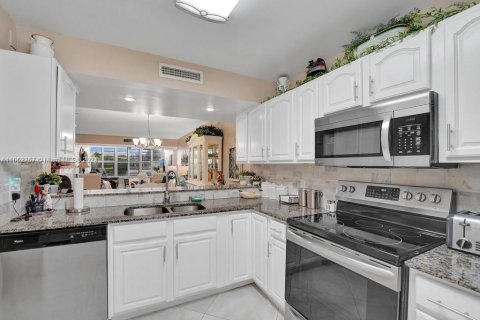 Condo in Davie, Florida, 2 bedrooms  № 1346006 - photo 9