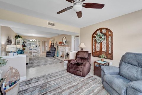 Condo in Davie, Florida, 2 bedrooms  № 1346006 - photo 24