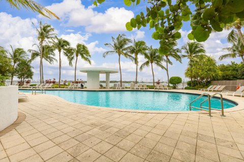 Condo in Miami Beach, Florida, 1 bedroom  № 1159395 - photo 11