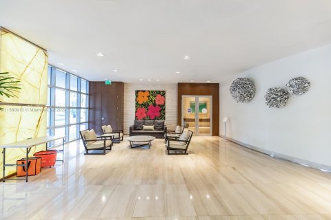 Condo in Miami Beach, Florida, 1 bedroom  № 1159395 - photo 17