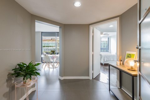 Condo in Miami Beach, Florida, 1 bedroom  № 1159395 - photo 15