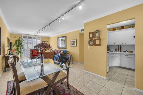 Condo in Miami Beach, Florida, 1 bedroom  № 1237029 - photo 9