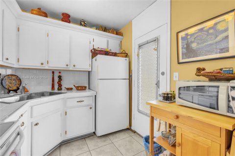 Condo in Miami Beach, Florida, 1 bedroom  № 1237029 - photo 11